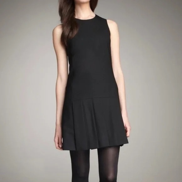 Theory Wool Blend Sleeveless Pleated Bottom in Black size 2 - Picture 1 of 12
